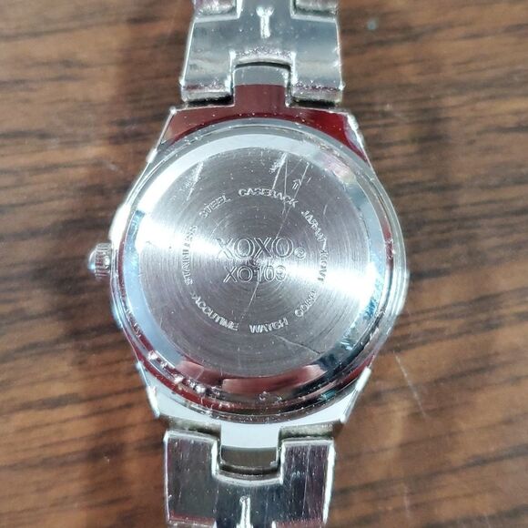 XOXO Women's Silver Watch Crystals Around Watch Face Metal Band - Picture 4 of 9